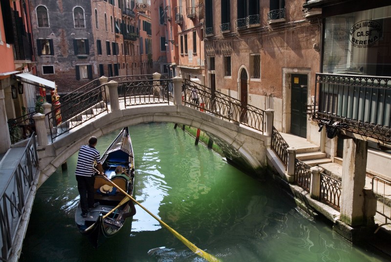 Venice-Gondolas-Custom.jpg